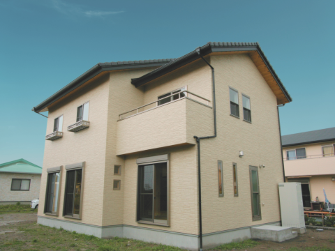 用途多種！階段上に大きなフロアがあるお家
