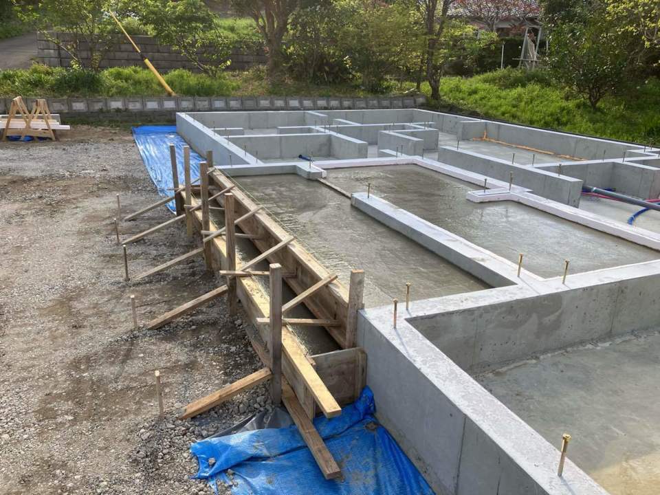 下地コンクリート打設・駐車場R C養生完了