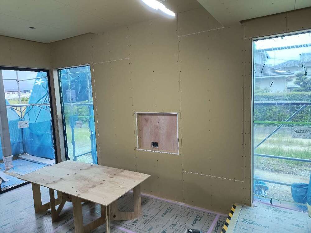リビング壁プラスターボード貼り