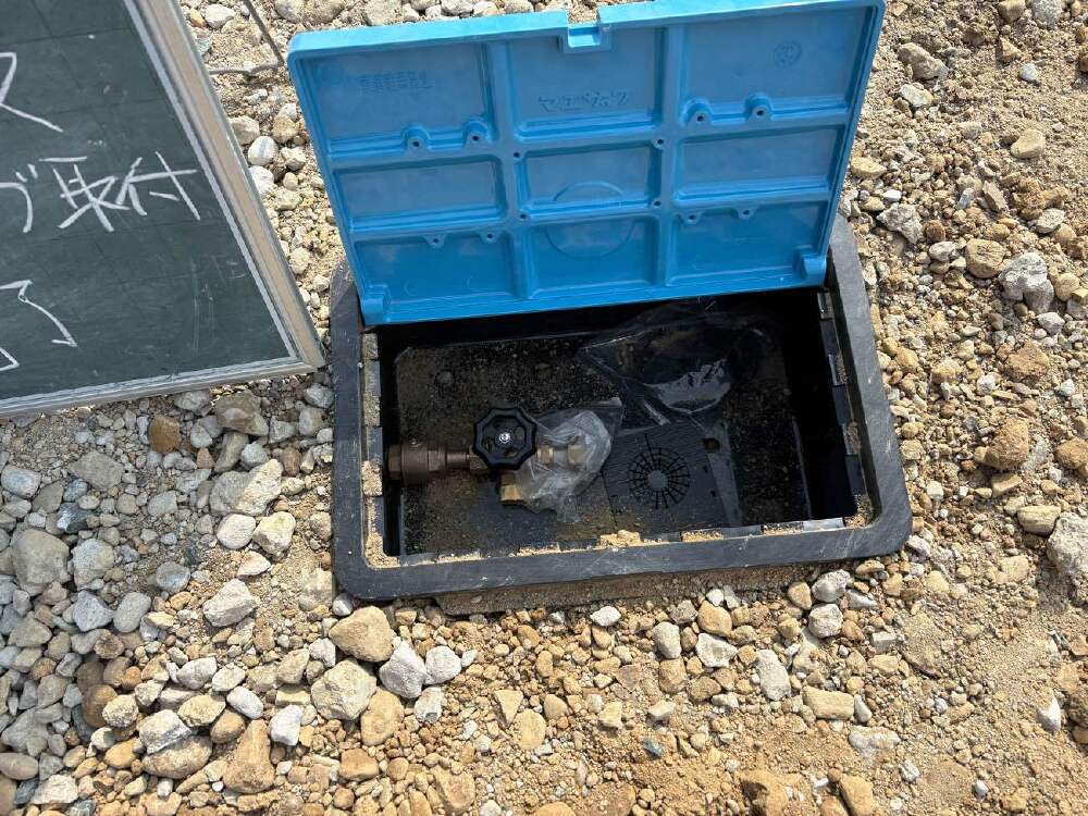 量水器ボックス、バルブ取付完了