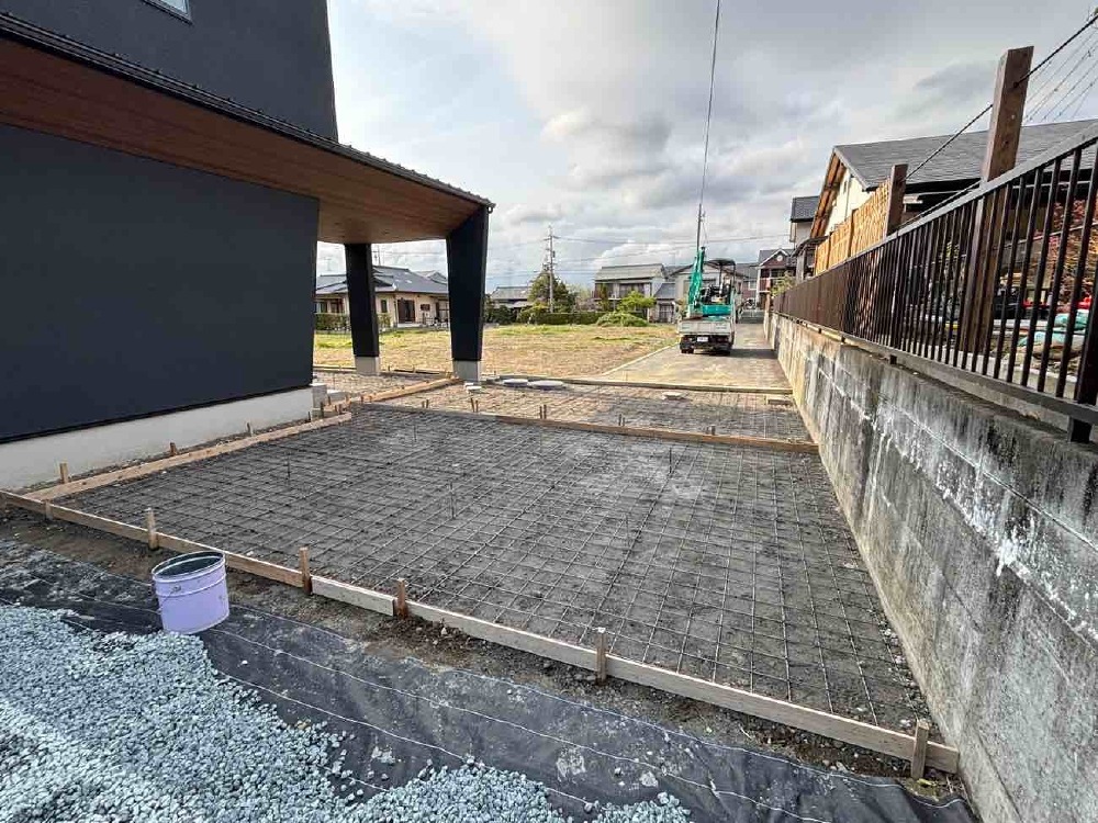 土間下地砕石、 型枠組 ワイヤーメッシュ完了