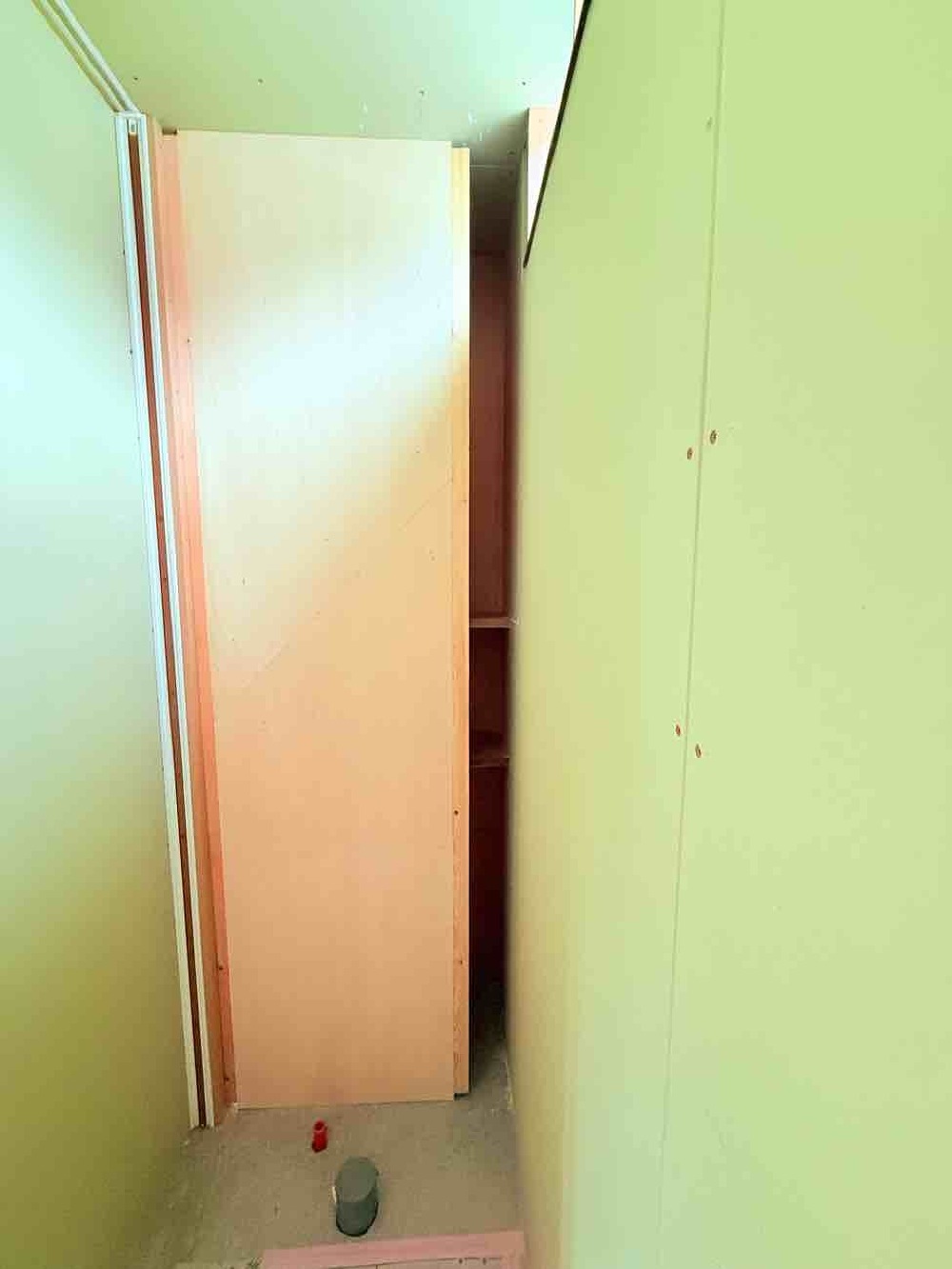 トイレ棚(仮) PBの施工
