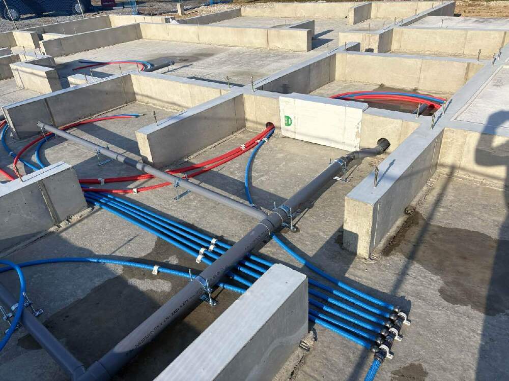 土間転がし配管完了