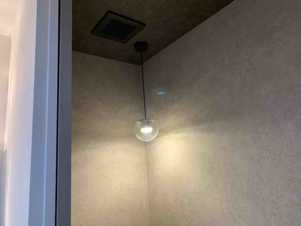 トイレ照明取付け