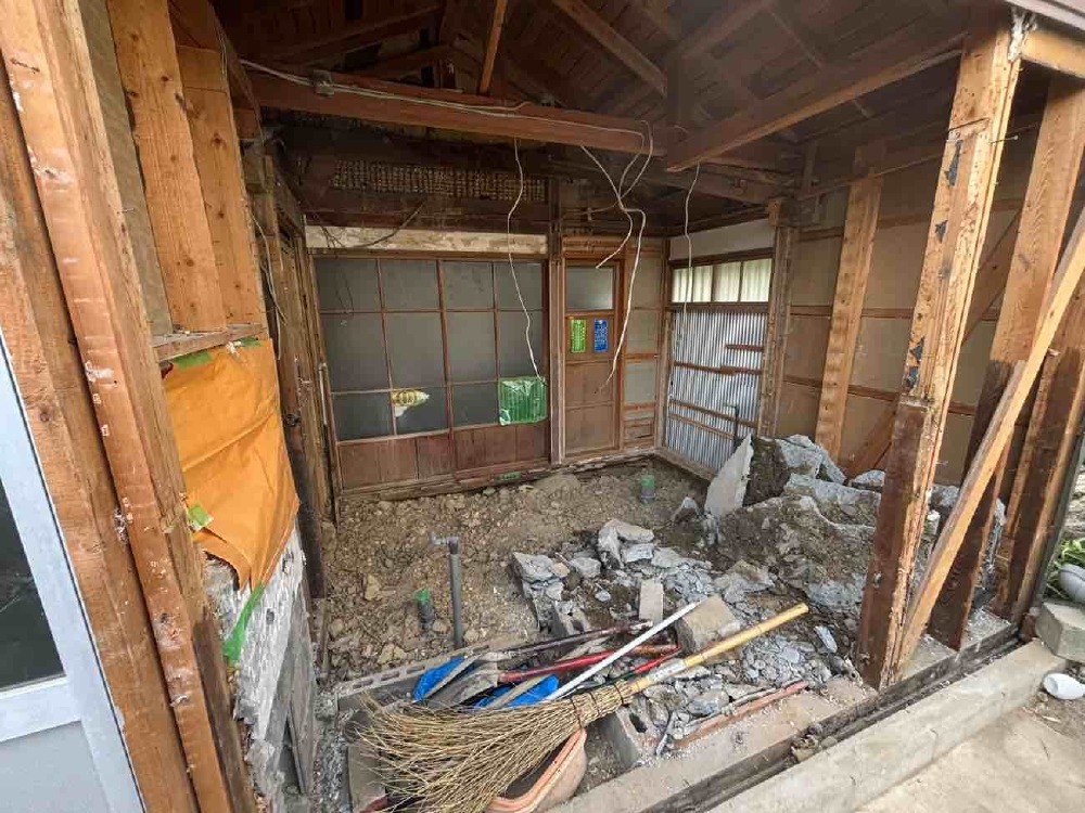 お風呂場解体途中