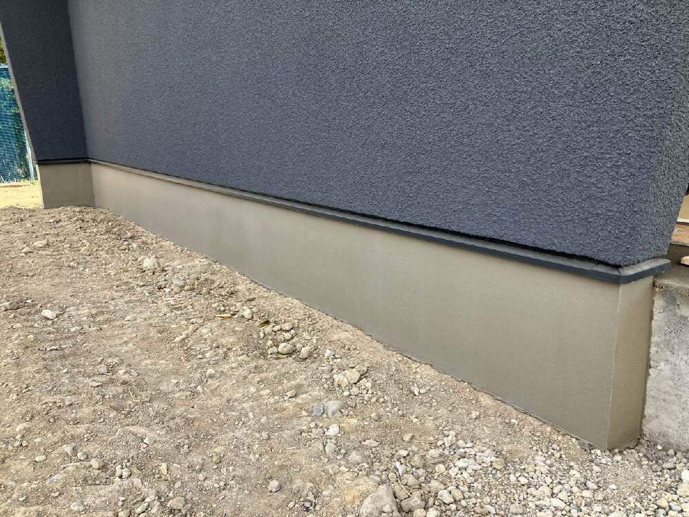 基礎巾木仕上げ完了