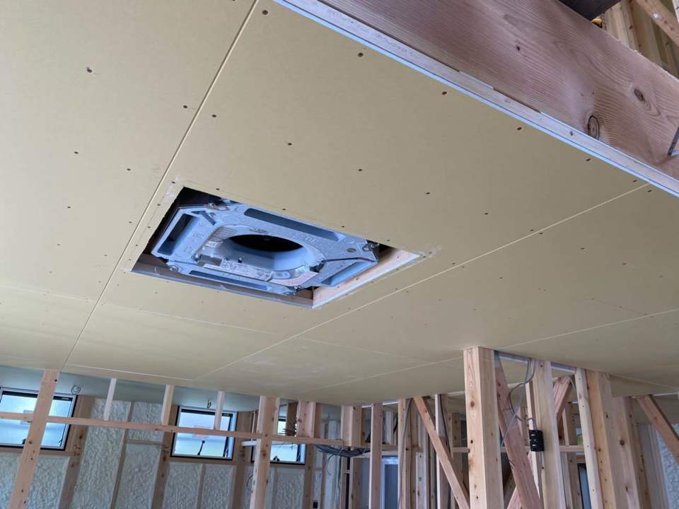天井埋め込みエアコン設置工事