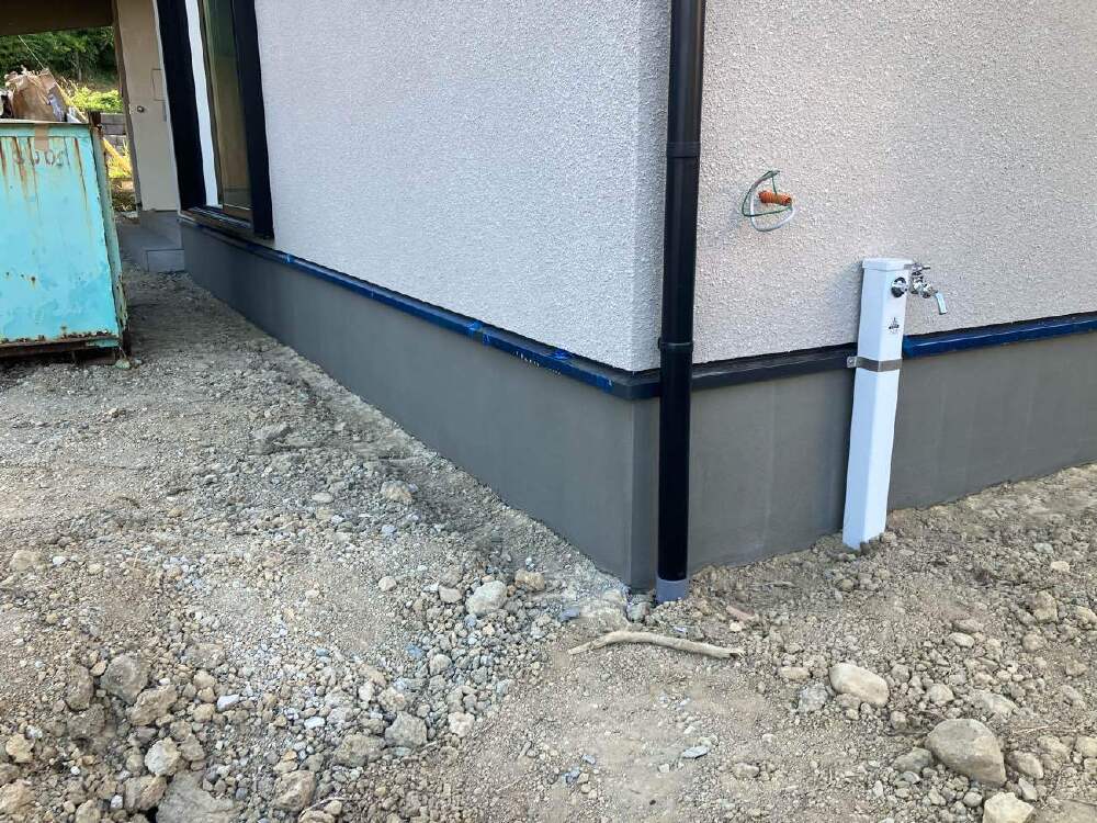 基礎巾木仕上げ中