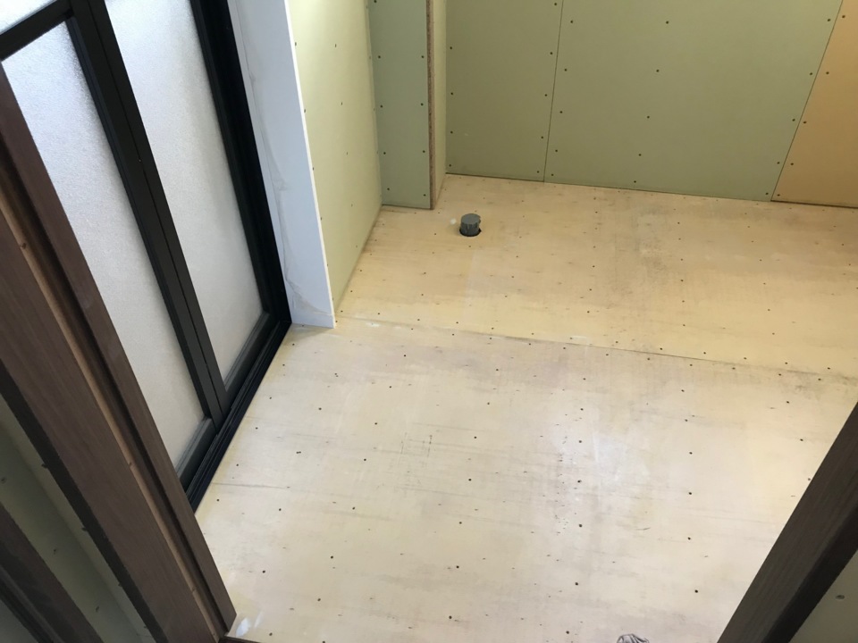 脱衣室の床「モールテックス」