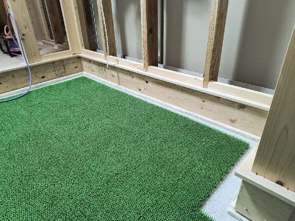 玄関框施工中