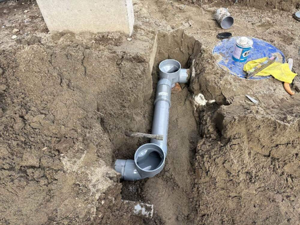 浄化槽流入出、雨水配管完了