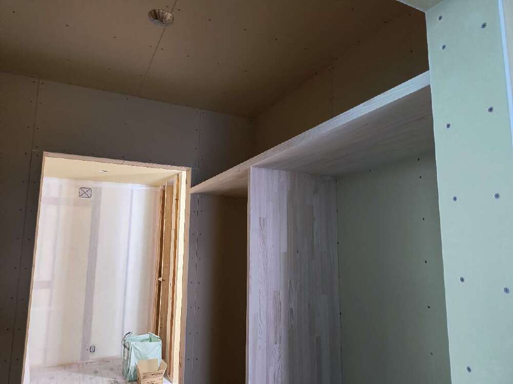 ランドリールームプラスターボード貼り、土間収納棚設置＆プラスターボード貼り
