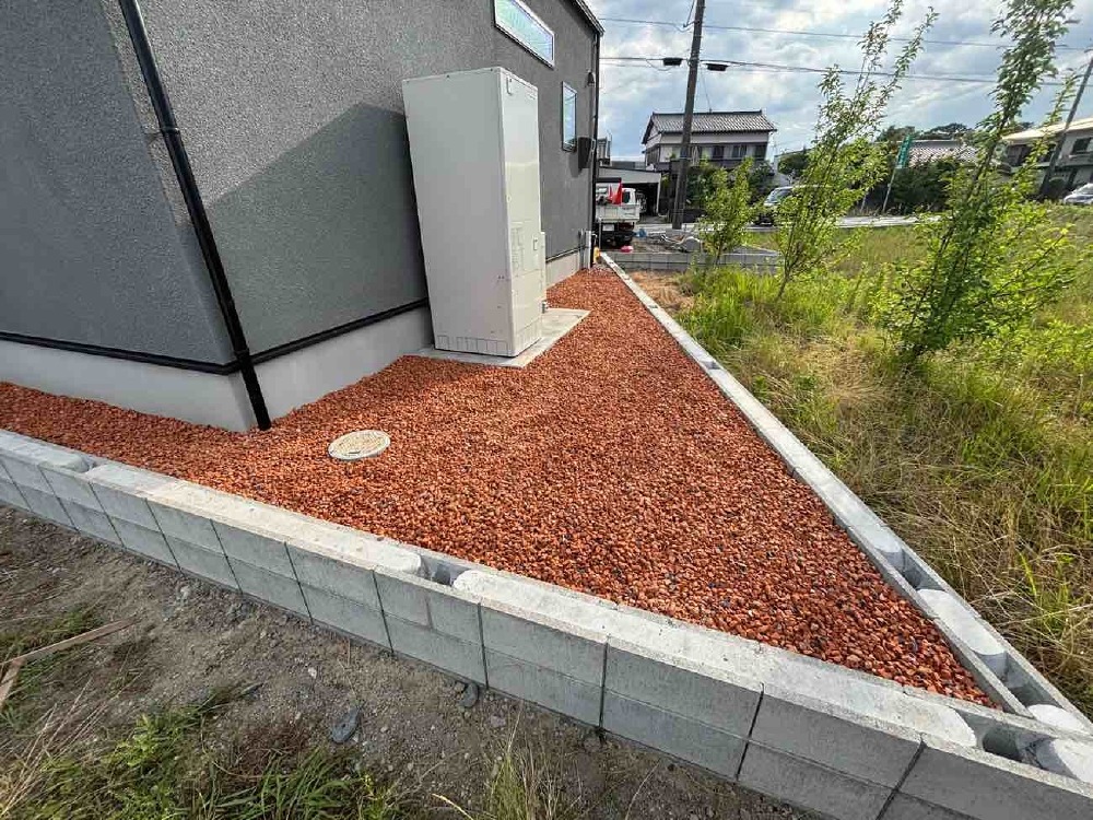 瓦チップ敷均し