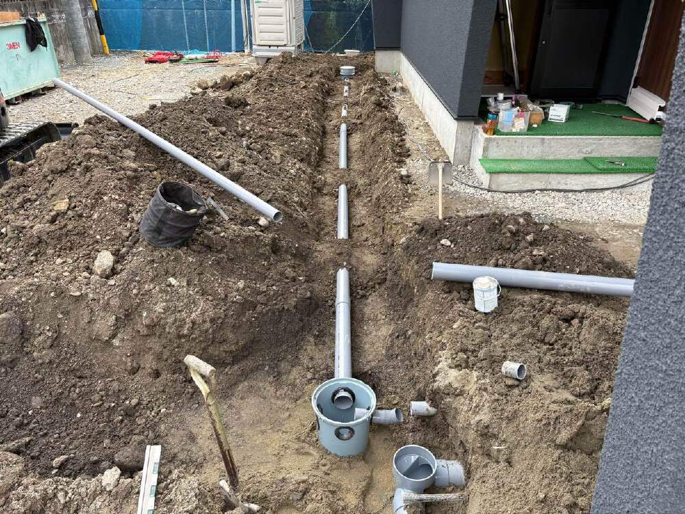 浄化槽流入出、雨水配管完了