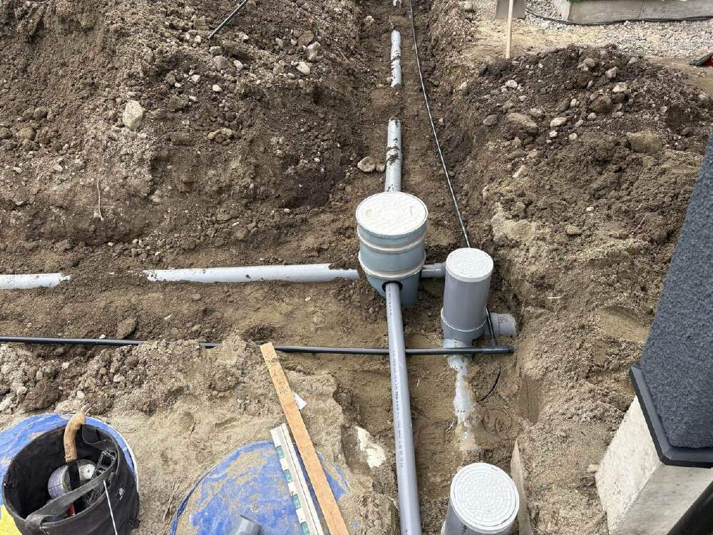 浄化槽流入出、雨水配管完了