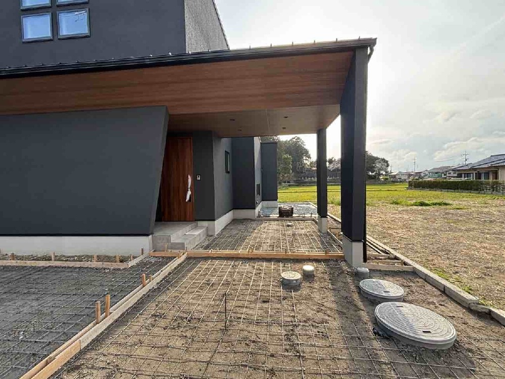 土間下地砕石、 型枠組 ワイヤーメッシュ完了