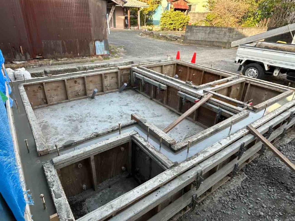 立ち上り打設、 レベラー完了