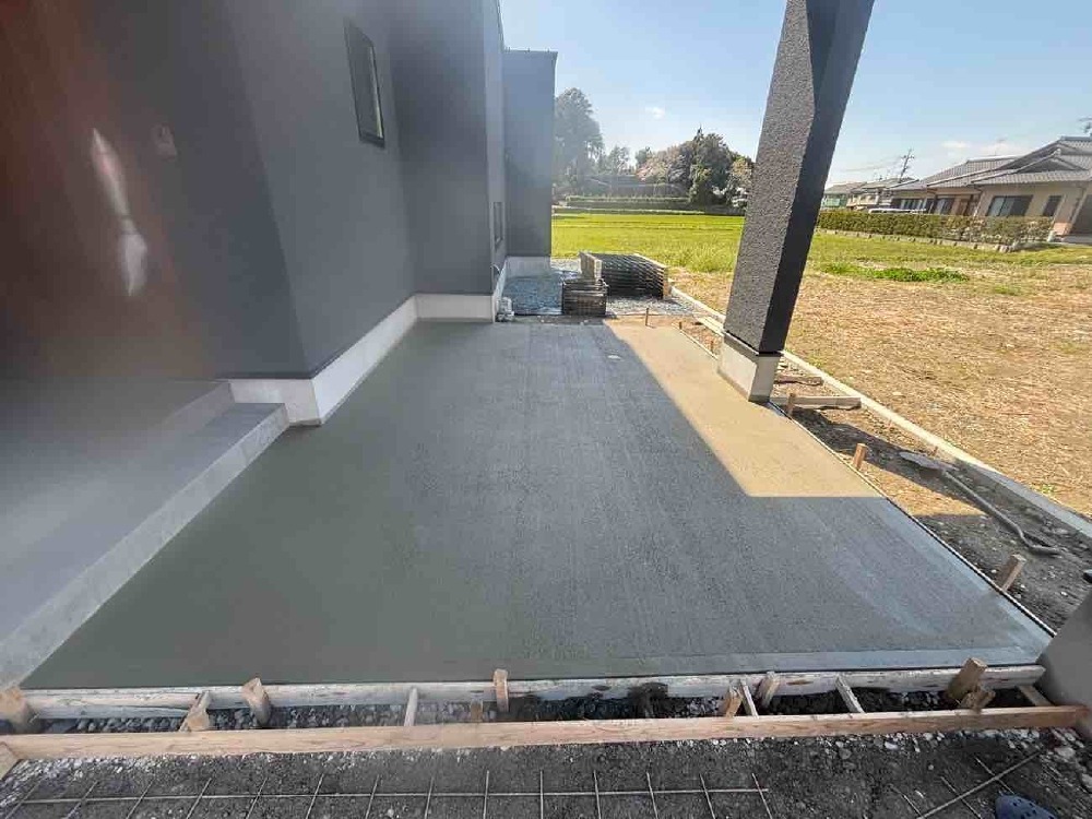 玄関前打設完了