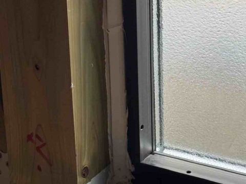 サッシ周り気密処理