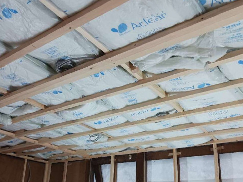 天井断熱材工事完了
