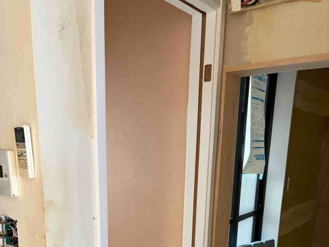 既存トイレドア枠撤去交換