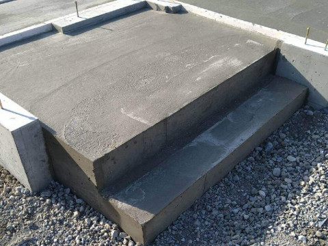 玄関、ポーチ下地コンクリート一式完了