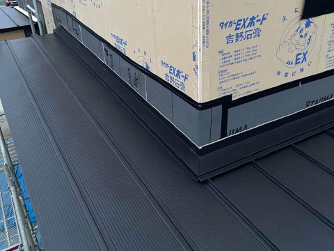 雨押さえ水切り、換気雨押さえ等の施工