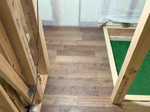 フロア・玄関かまちの施工