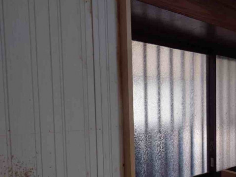 窓枠見切り縁付け