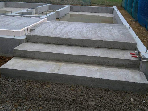 玄関下地コンクリート脱型