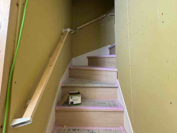  階段手すり　施工