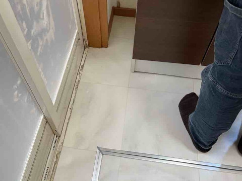 巾木施工　床下点検口設置完了