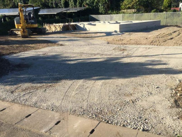 駐車場砕石養生完了