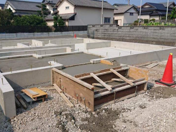 基礎／玄関ポーチ