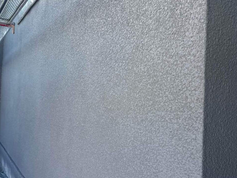 吹き付け中塗り施工