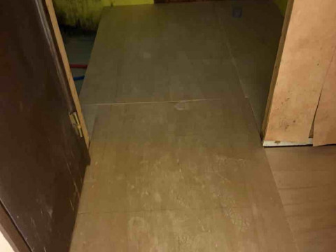 脱衣所、洗面トイレ前ベースパネル貼り