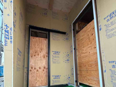 玄関枠取り付け