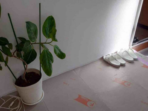 廊下ホール巾木取り付け