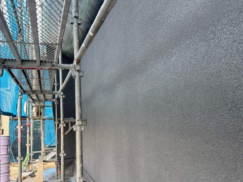 外壁中塗り施工