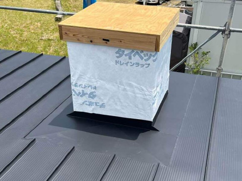屋根葺き施工途中