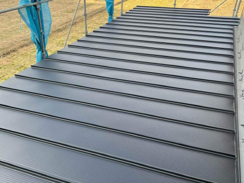 下屋根葺き施工途中