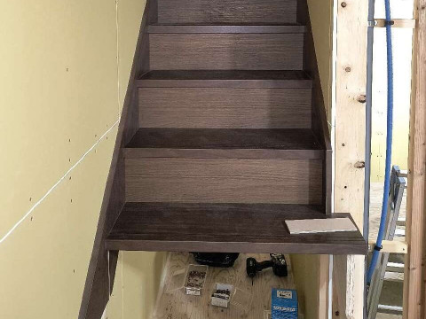 階段施工中