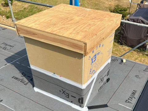 屋根葺き施工途中