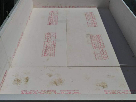 断熱材の敷き込み