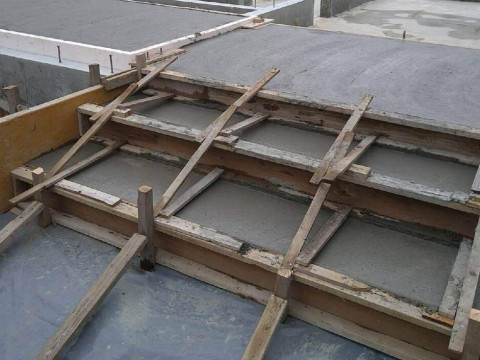 玄関階段の下地打設