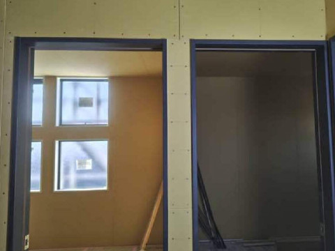 2F建具枠取り付け