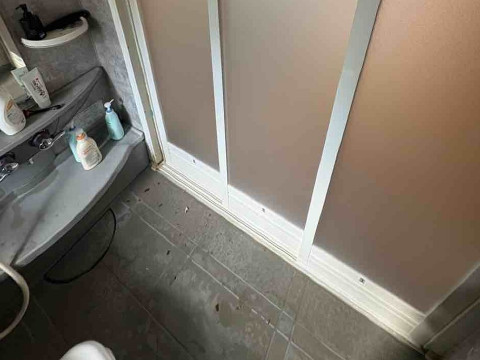 ユニット入り口3本引き戸、レールの交換