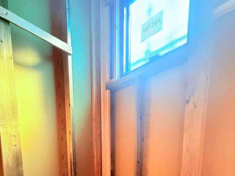通気ダンボール　入隅下地　外周部下地　施工完了