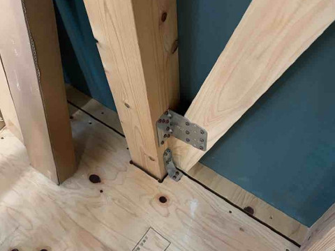 ホールダウン金物