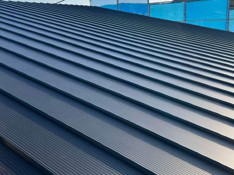 屋根葺き施工途中